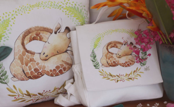 Small Pouch Giraffe - Image 3